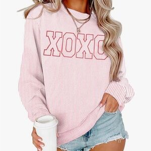 D4- Women’s large comfy sweater top XOXO -